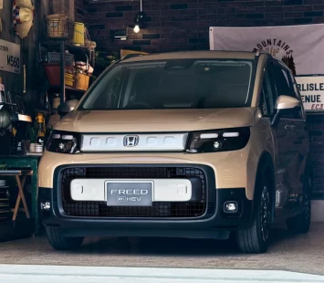 Компактвэн Honda Freed получил порцию обновок через полгода после старта продаж