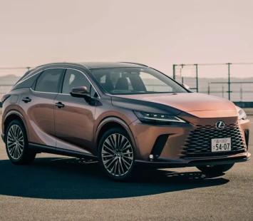 Lexus RX для японского рынка получил обновки к 2025 модельному году. Цены известны