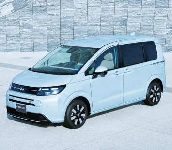 Honda обновила бензиновый компактвэн Freed вслед за гибридом