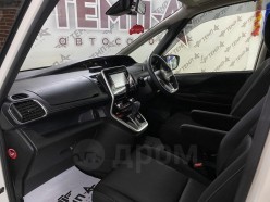 Nissan Serena 2.0 Highway Star V Selection 2018