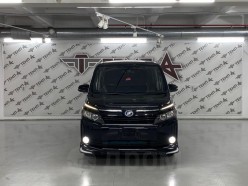 Toyota Voxy 1.8 Hybrid V 2016