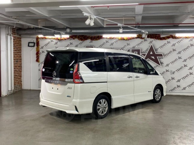 Nissan Serena 2.0 Highway Star V Selection 2018