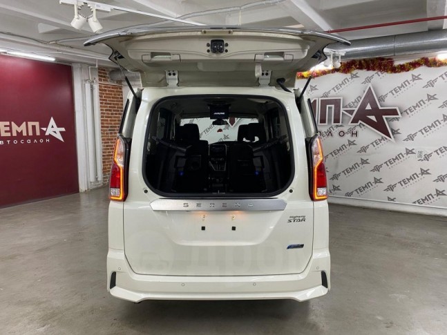 Nissan Serena 2.0 Highway Star V Selection 2018