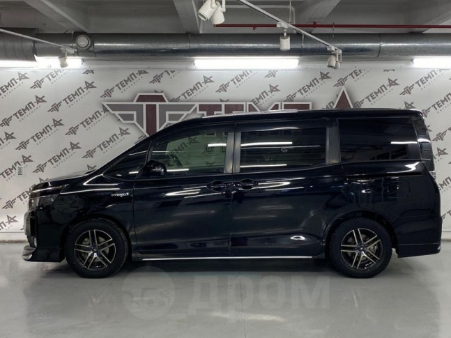 Toyota Voxy 1.8 Hybrid V 2016