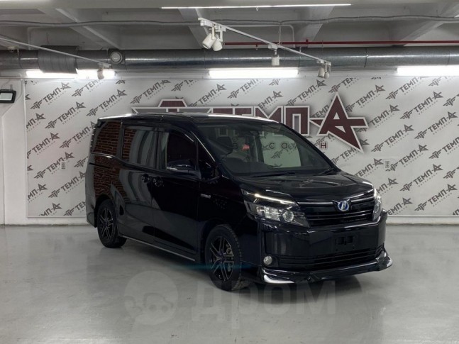 Toyota Voxy 1.8 Hybrid V 2016