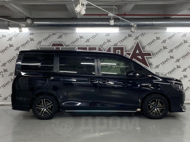 Toyota Voxy 1.8 Hybrid V 2016