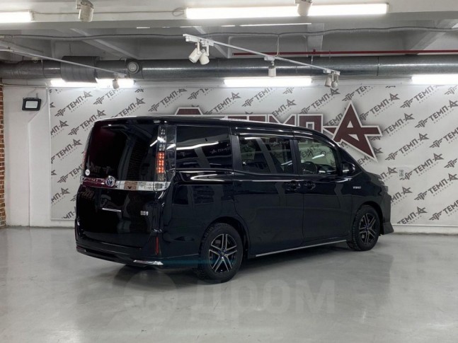 Toyota Voxy 1.8 Hybrid V 2016