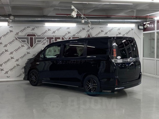 Toyota Voxy 1.8 Hybrid V 2016