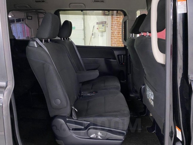 Toyota Voxy 1.8 Hybrid V 2016