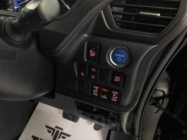 Toyota Voxy 1.8 Hybrid V 2016